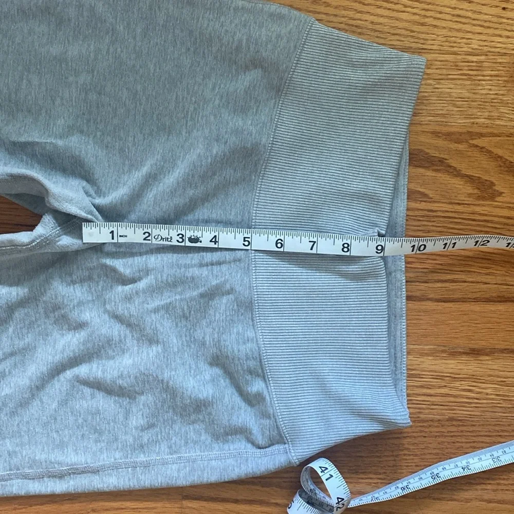 *flaw* Alo Yoga Leggings Size Small - Picture 7 of 10